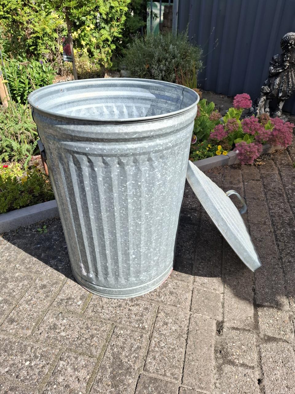 Zinken vuilnisbak