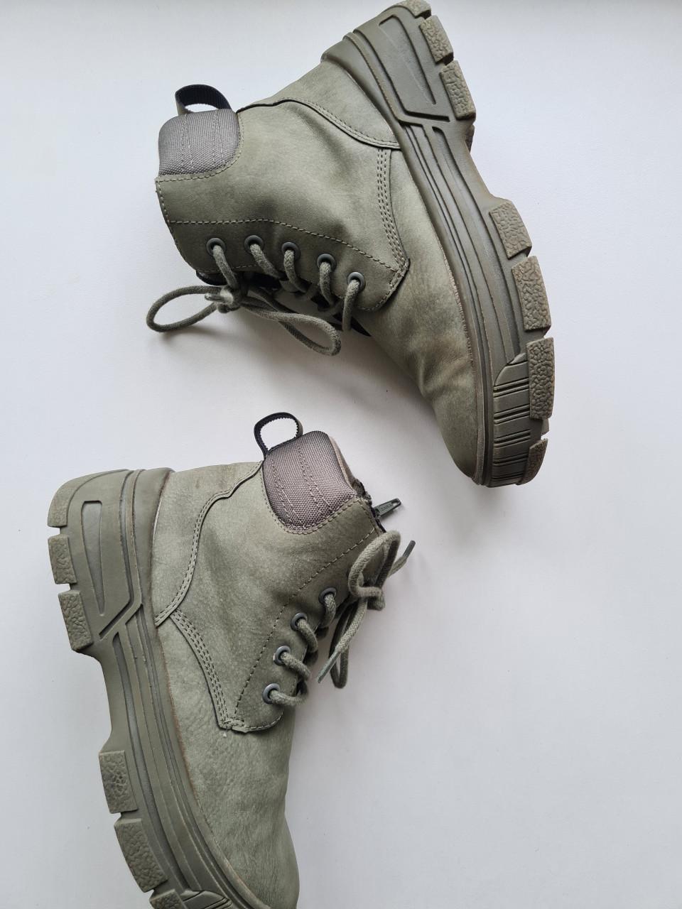 Nieuw, Zara kaki groene suedine veter/ rits boots , sneackers Maat 31