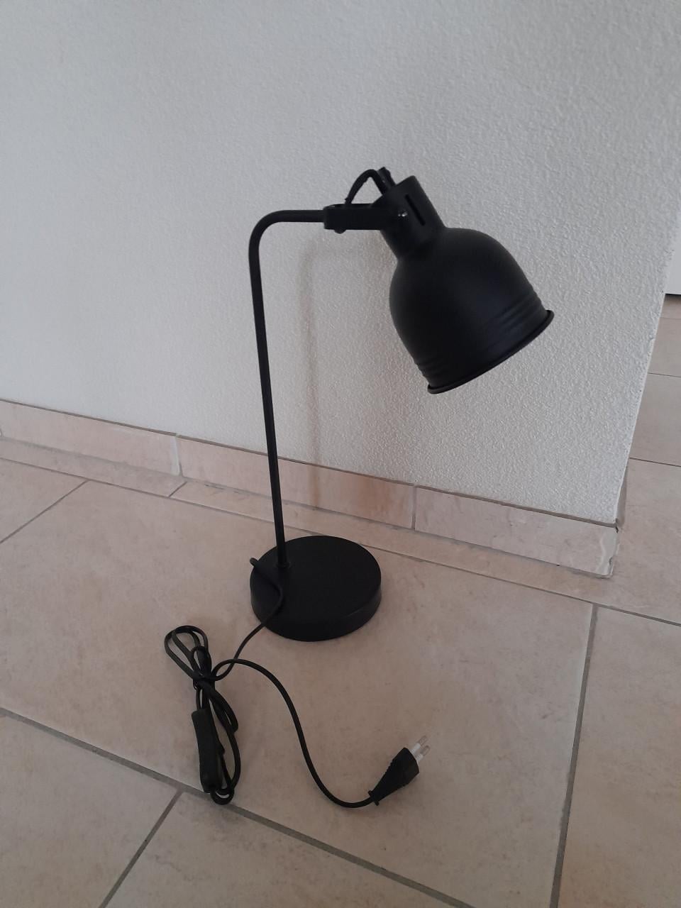 Diverse tafel / bureau lampen (in goede nette staat )  €7,50 per stuk