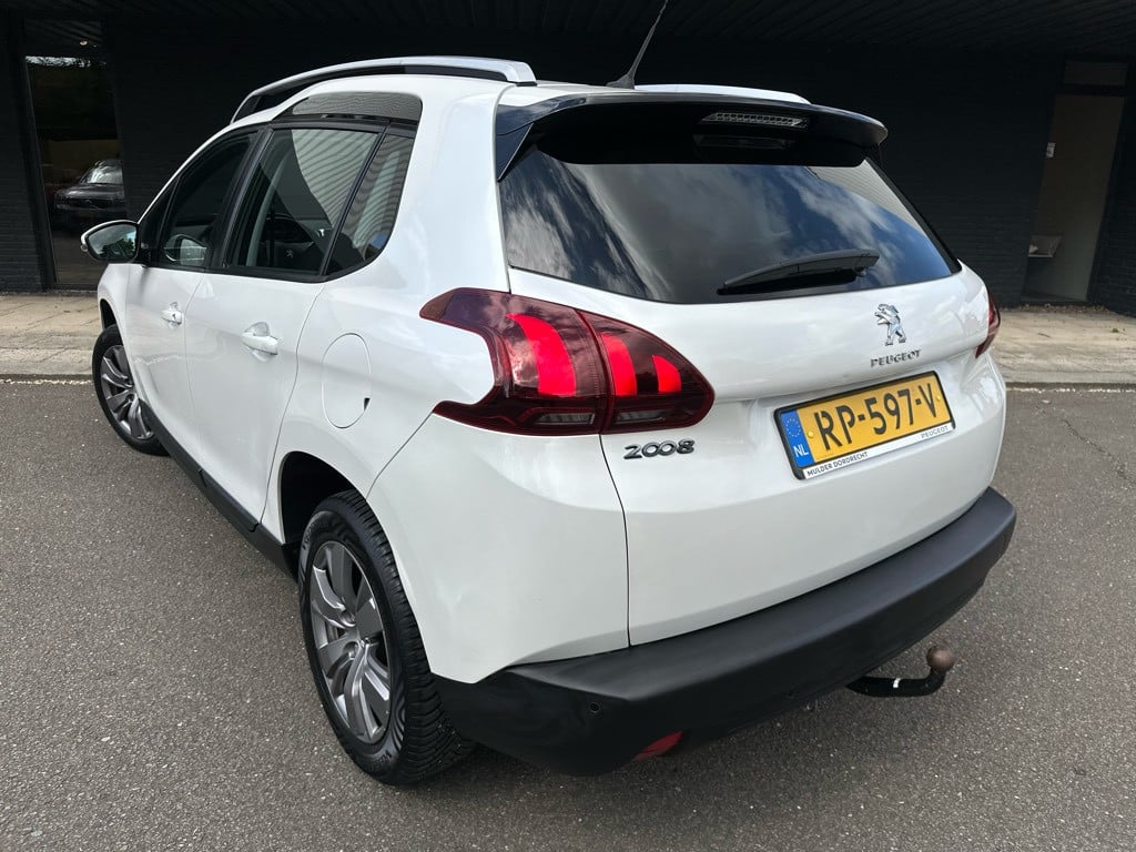 Peugeot 2008 1.2 t blue lion // panoramadak // apple carplay //