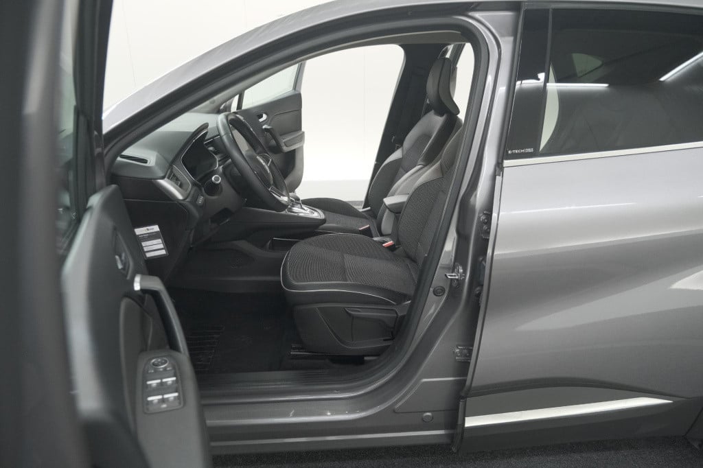 Renault Captur 1.6 e-tech plug-in hybrid 160 intens | parkeersensoren | app