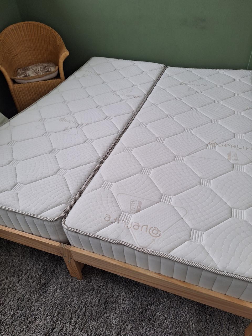 Tweepersoonsbed incl. nette matrassen en topper! 160x200 cm