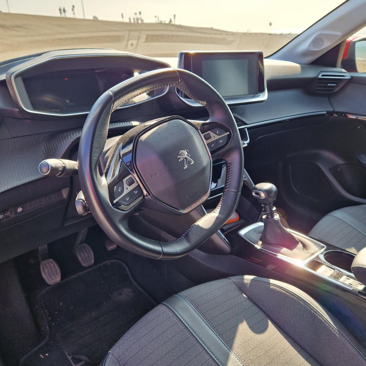 Te koop mooie peugeot 208 rood