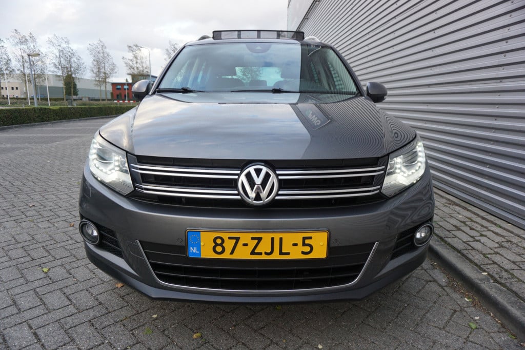 Volkswagen Tiguan 1.4 tsi sport&style airco / navi / cruise / pano / lane a