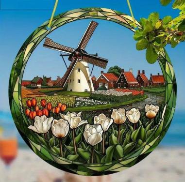 Raamhanger molen met tulpen