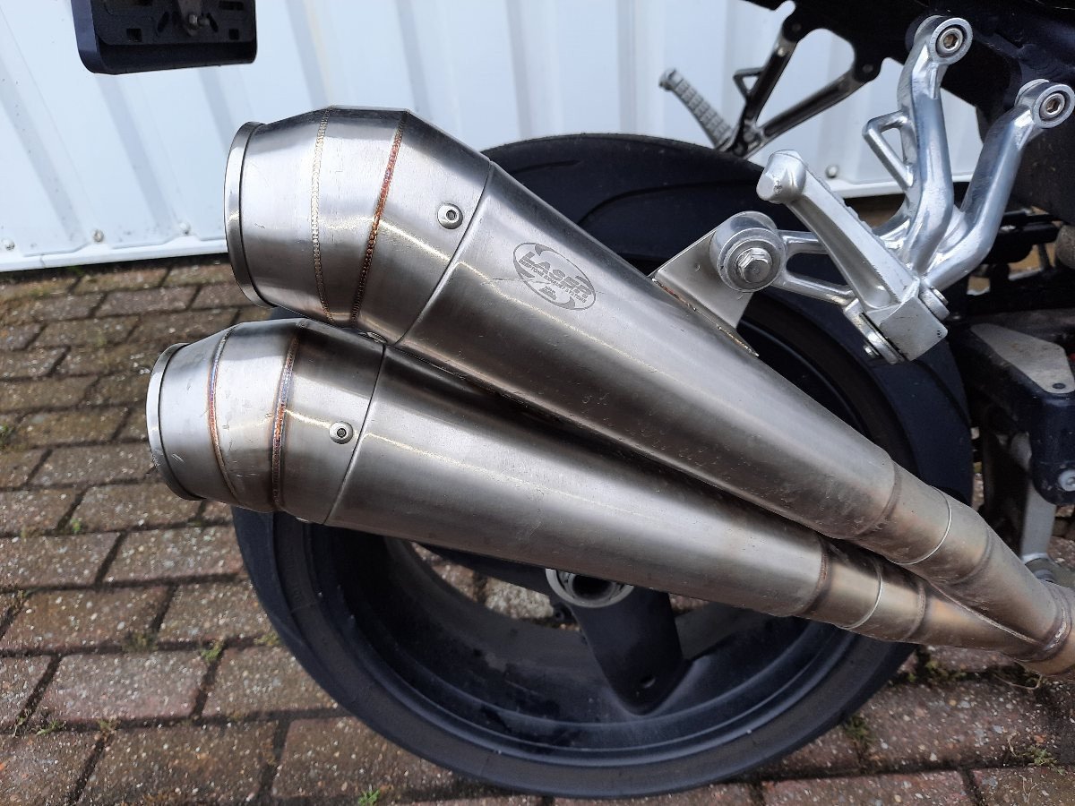 Triumph Speed Triple 955i uit 2004