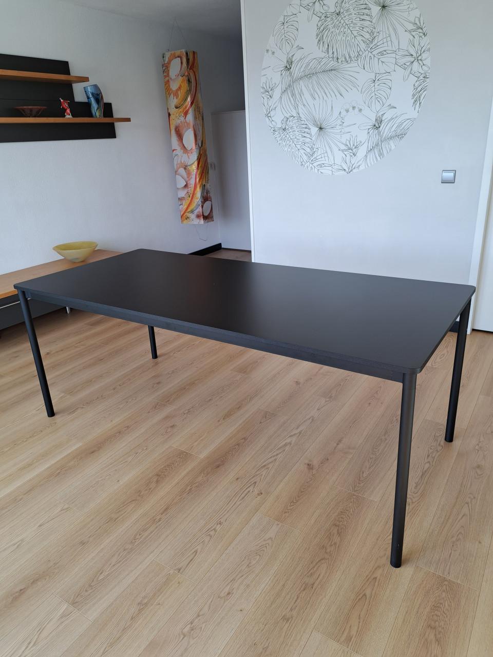 Designtafel Muuto zwart