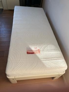 Bed Auping auronde 90x 210, soft white oak evt met matras