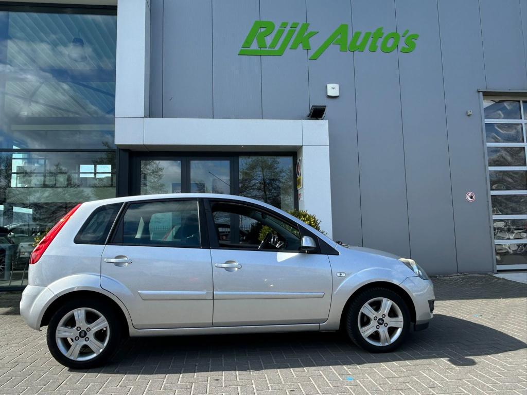 Ford Fiesta 1.3-8v futura * airco * trekhaak * l.m. velgen * e.l. ramen