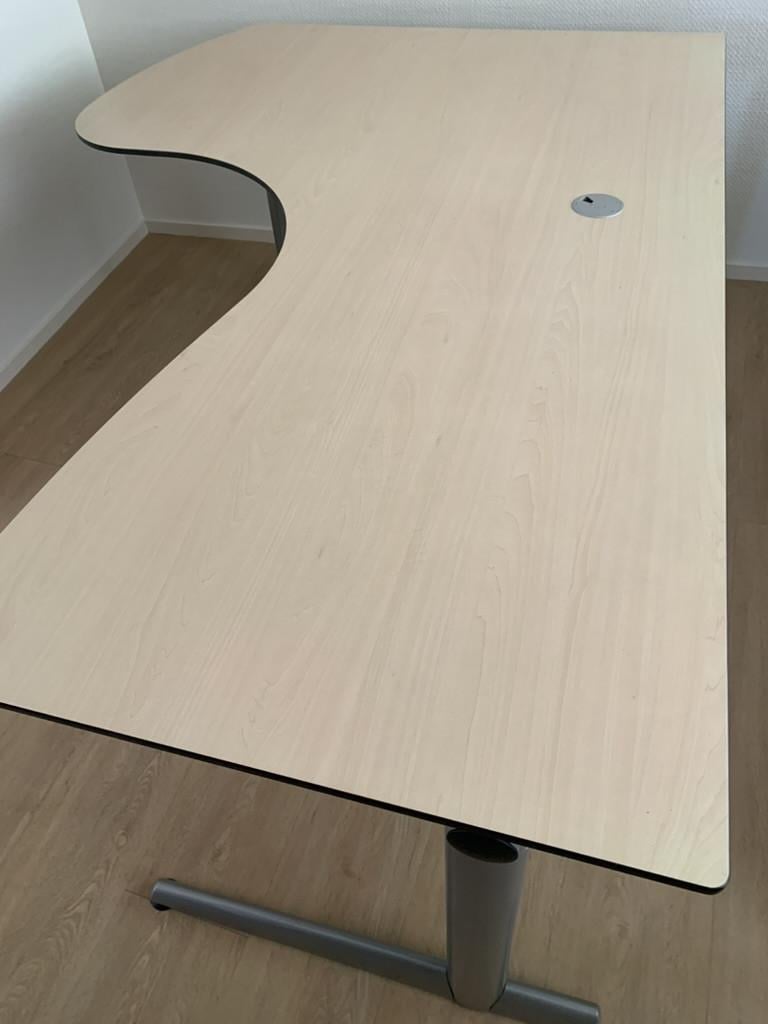 Groot bureau (tafel met verrijdbare ladenkast)