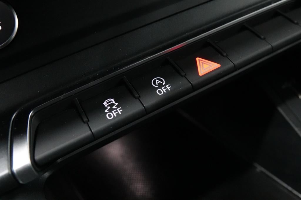 Audi Q3 1.5 tfsi | stoelverw. | trekhaak | pdc |