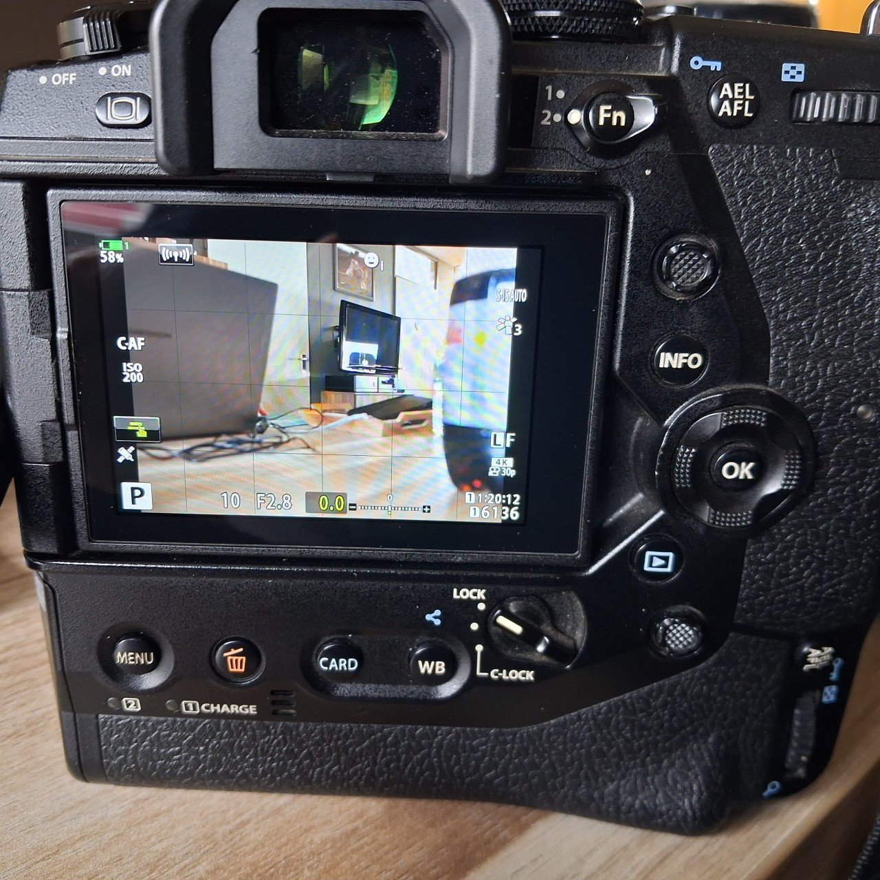 OLYMPUS OM-D E-M1X camera en een 12-40mm PRO lens