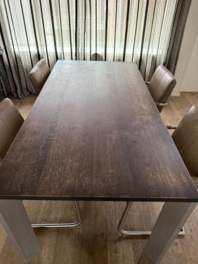 Eetkamertafel + 4 stoelen