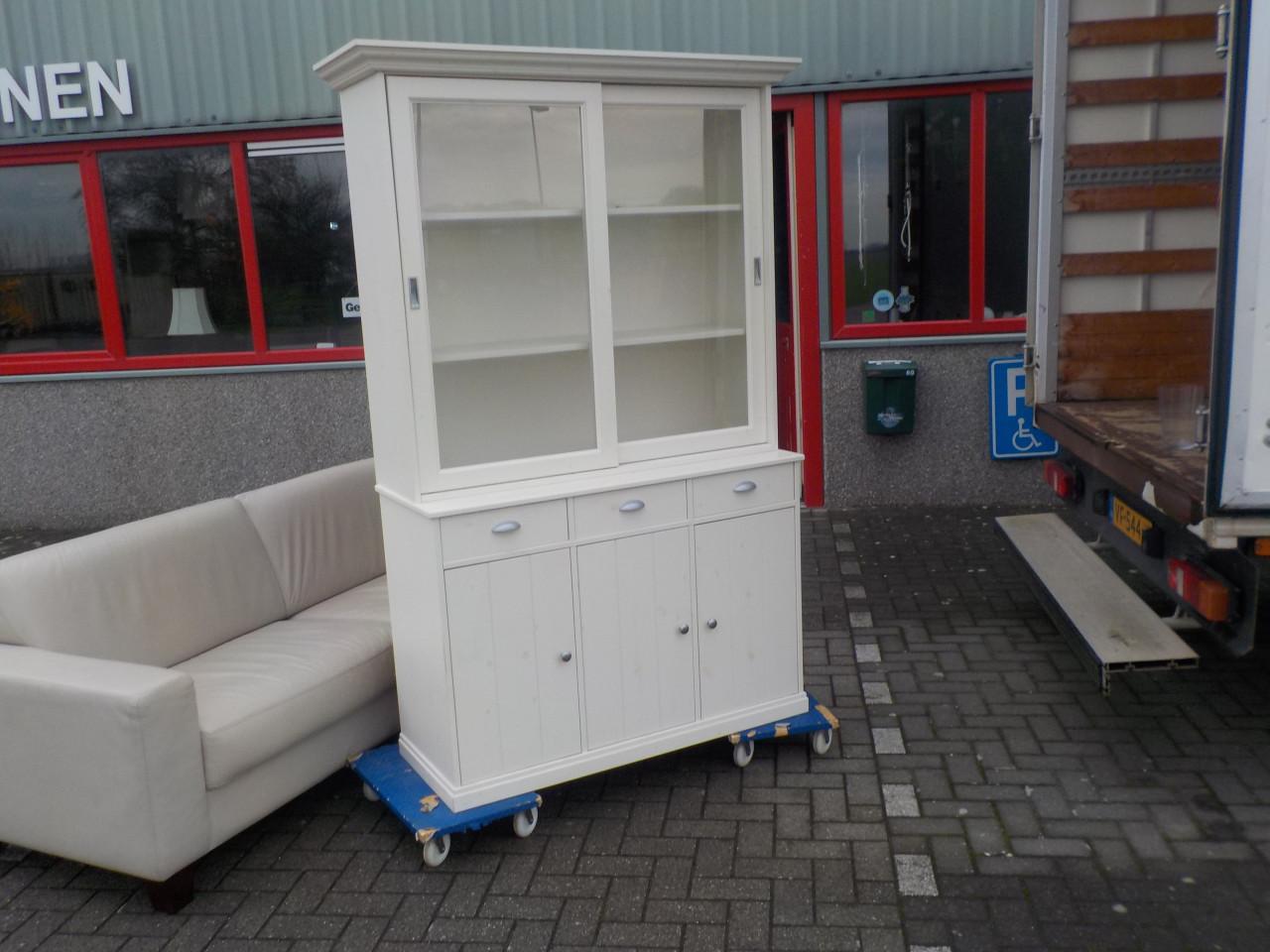 Witte schuifdeurkast met 3 laden in zeer goede staat