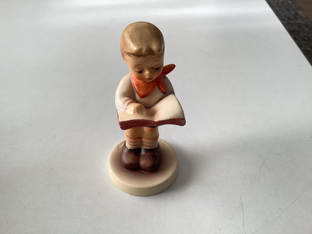 7 Hummeltjes. Allemaal gaaf.  Hoogte: +/- 9 cm.