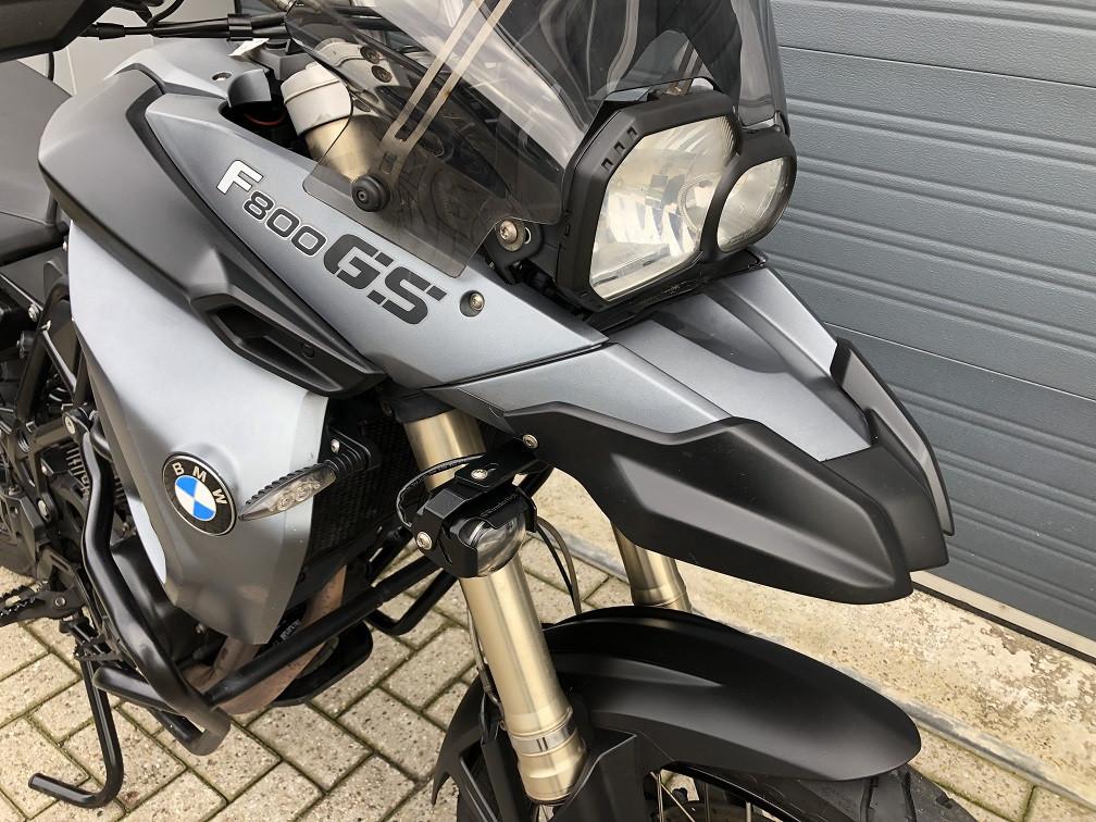 Knappe BMW F800GS uit 2012 met 49 dkm, valbeugel, verstralers etc. €5750,-