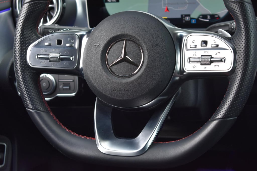 Mercedes-Benz Cla shooting brake 200 amg night | sfeerverlichting | trekhaa