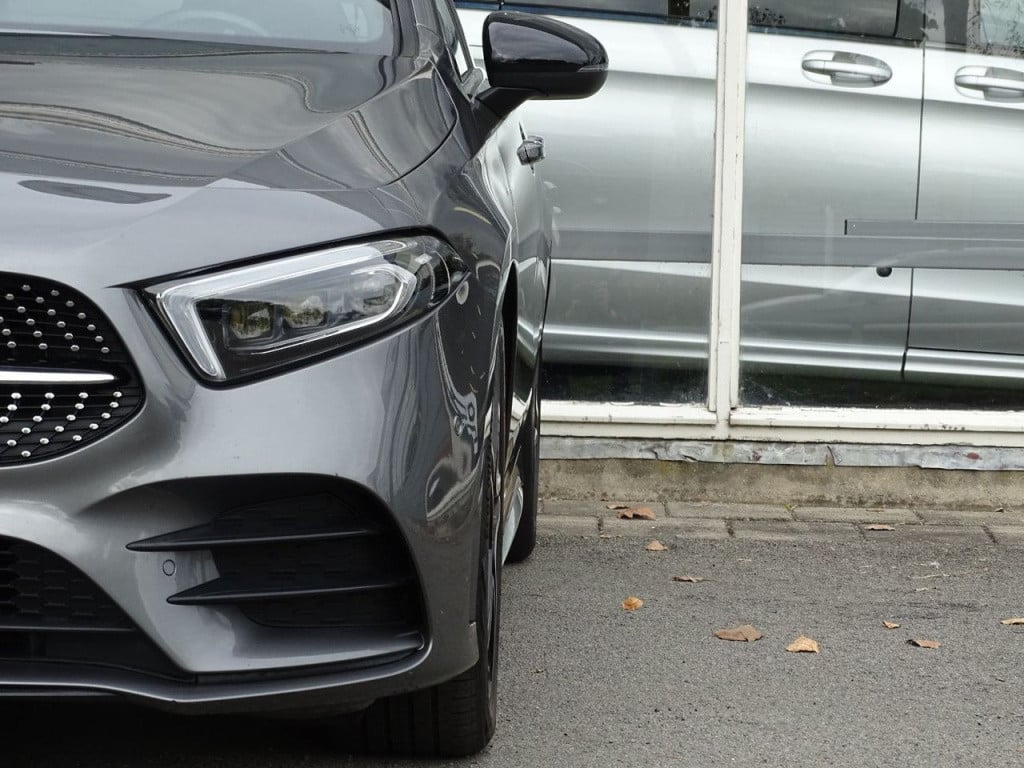 Mercedes-Benz A-Klasse 180 business solution amg | pano | led | el trekhaak
