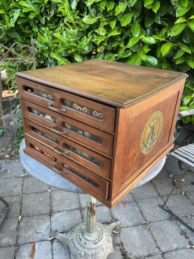 Antiek fournituren ladenkast