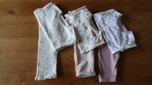 Baby pyjamaatjes maatje 68 €1,50 per stuk of alle 3 voor €3,00.