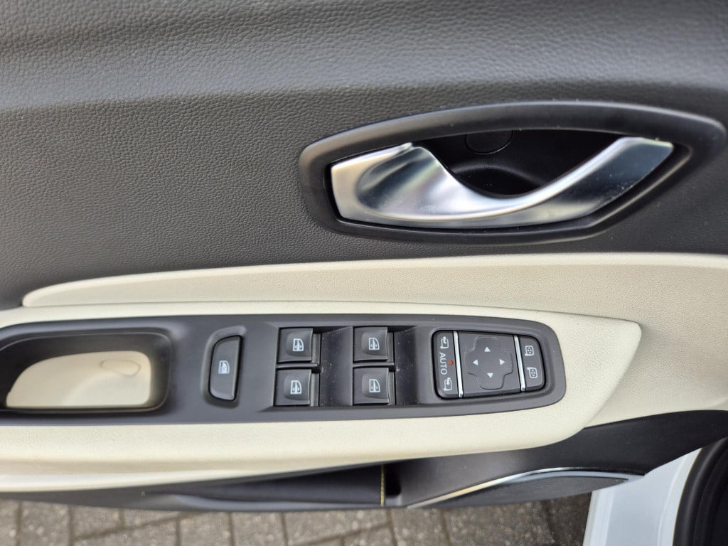Renault Captur 1.3 tce 150 edc automaat intens panorama dak, trekhaak, navi