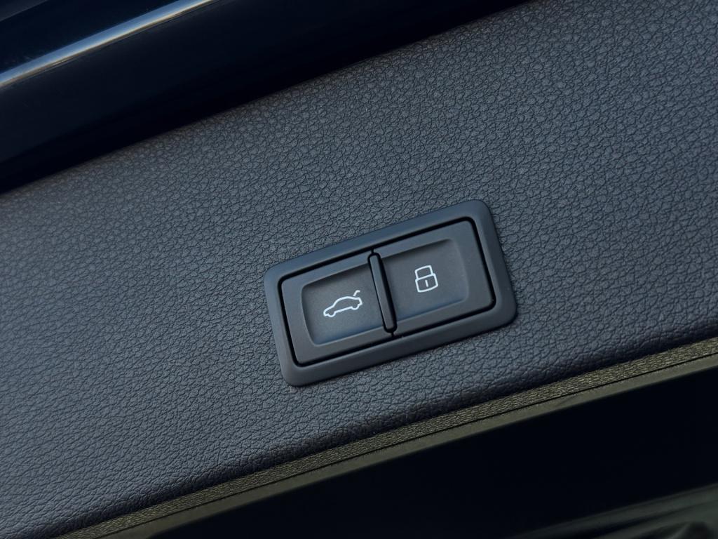 Audi Q2 30 tfsi sport edition* black pack * stoelverwarming * keyless