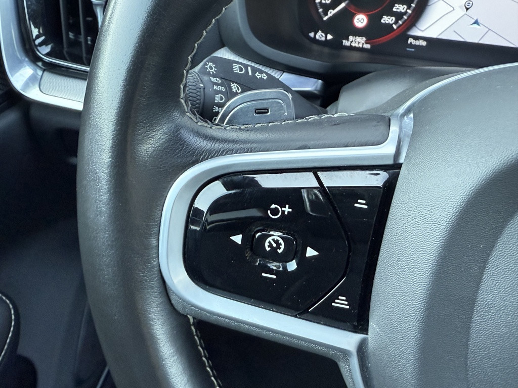 Volvo V60 t6 340pk recharge r-design| panodak| adap.cruise| h&ksound| came