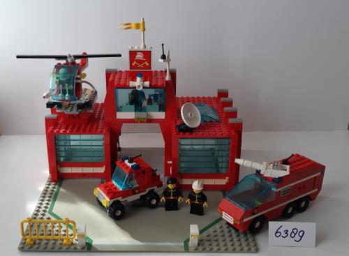 Lego Classic Town 6389: brandweerkazerne + heli, spuitwagen, brandweerauto