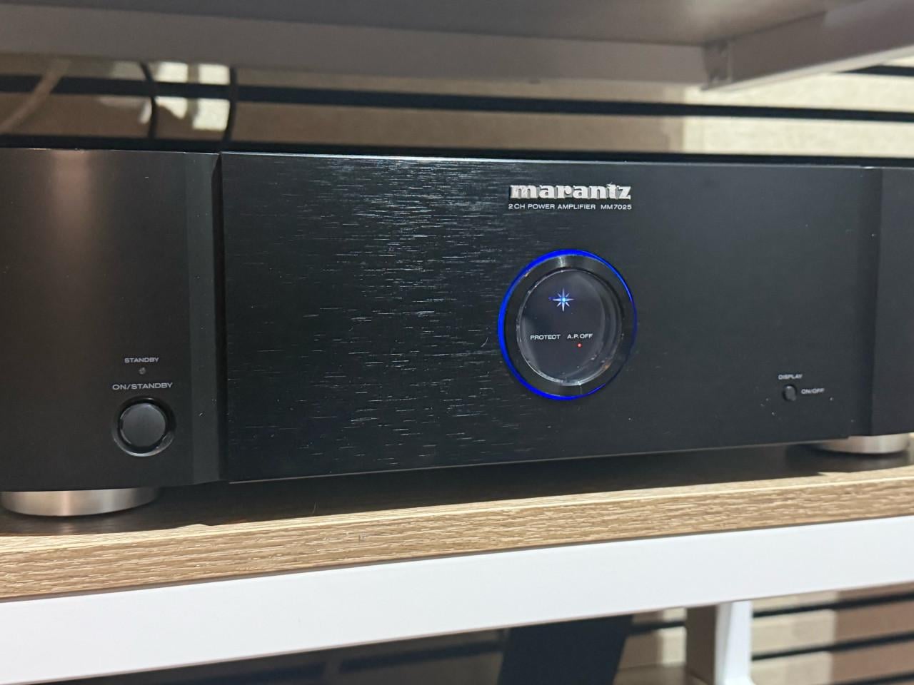 Marantz MM7025 EINDVERSTERKER 2x 140 watt.