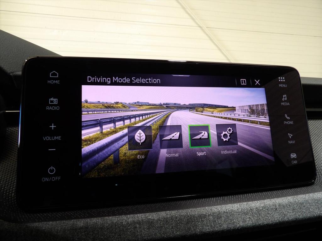 Skoda Scala 1.0 tsi greentech 110pk dsg-7 sport business