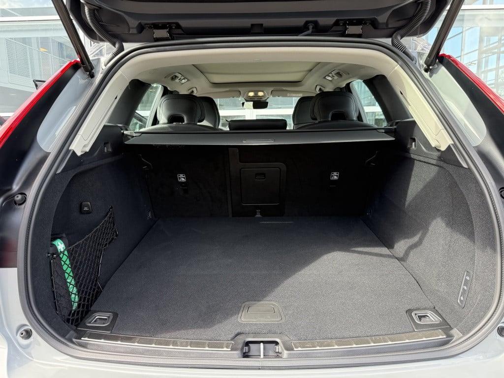 Volvo XC60 t6 398pk recharge ultra dark| panodak| 360camera| adap.cruise| t