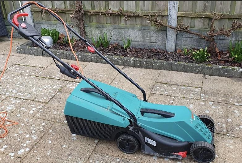 Elektrische grasmaaier.  Bosch ARM 3200.