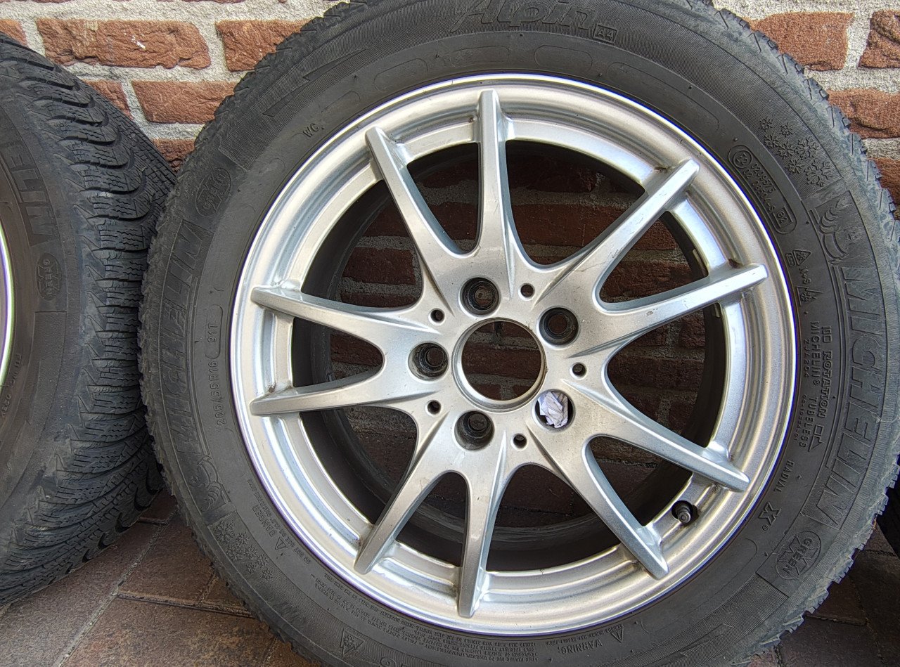 A246 set Mercedes velgen met winterbanden Michelin Alpine 205/55 R16