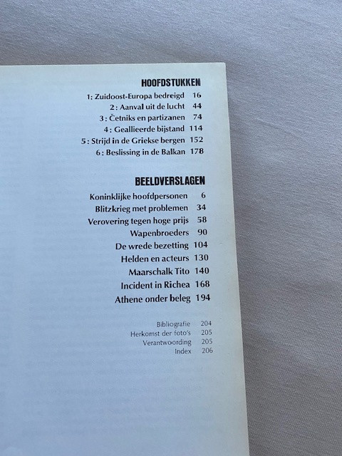 Mooi boek met veel foto,s  De Partizanen Tweede wereldoorlog 208 blz.