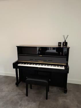 Piano Yamaha U1