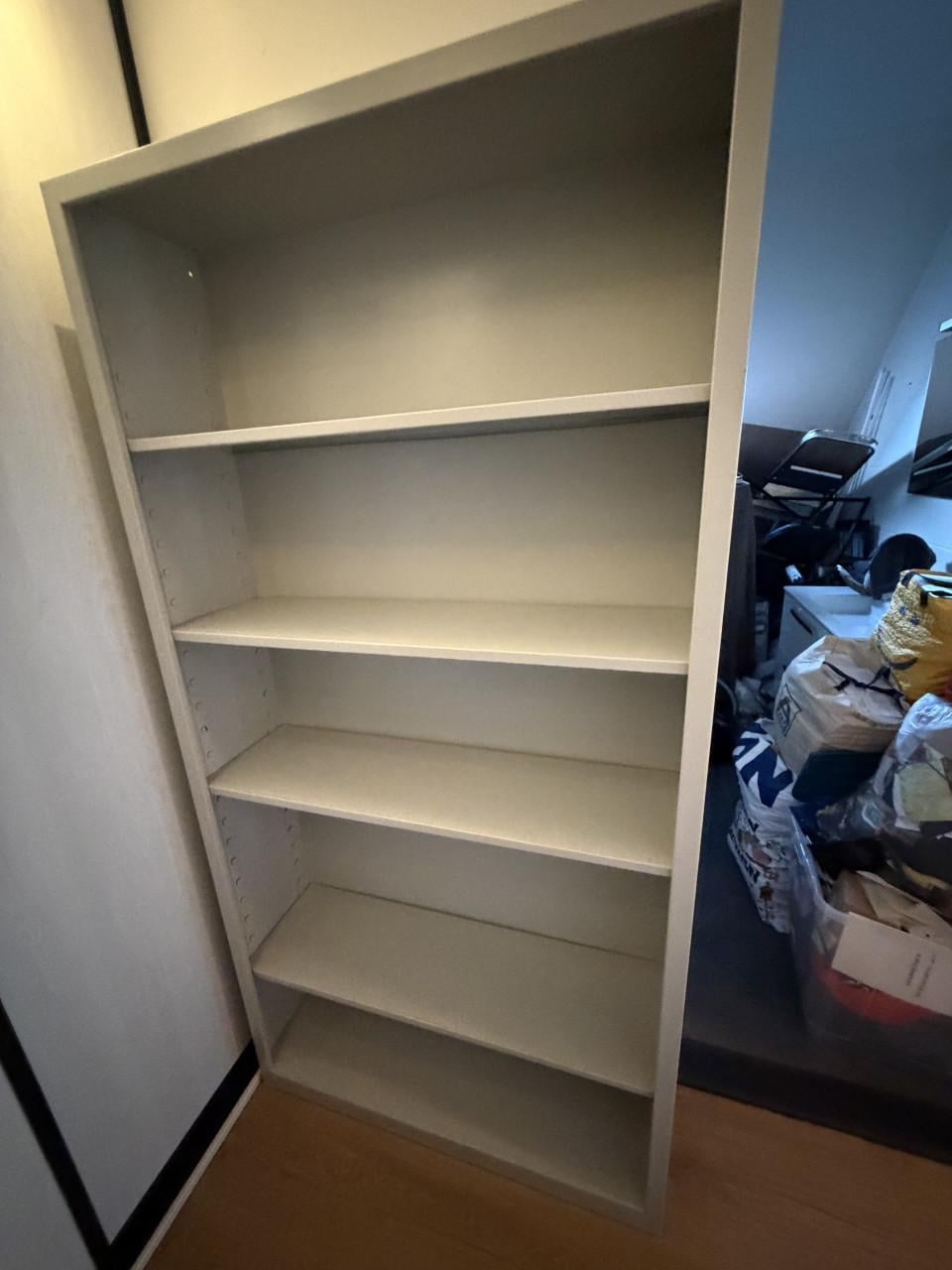 Legkast met boorden te koop, goede staat