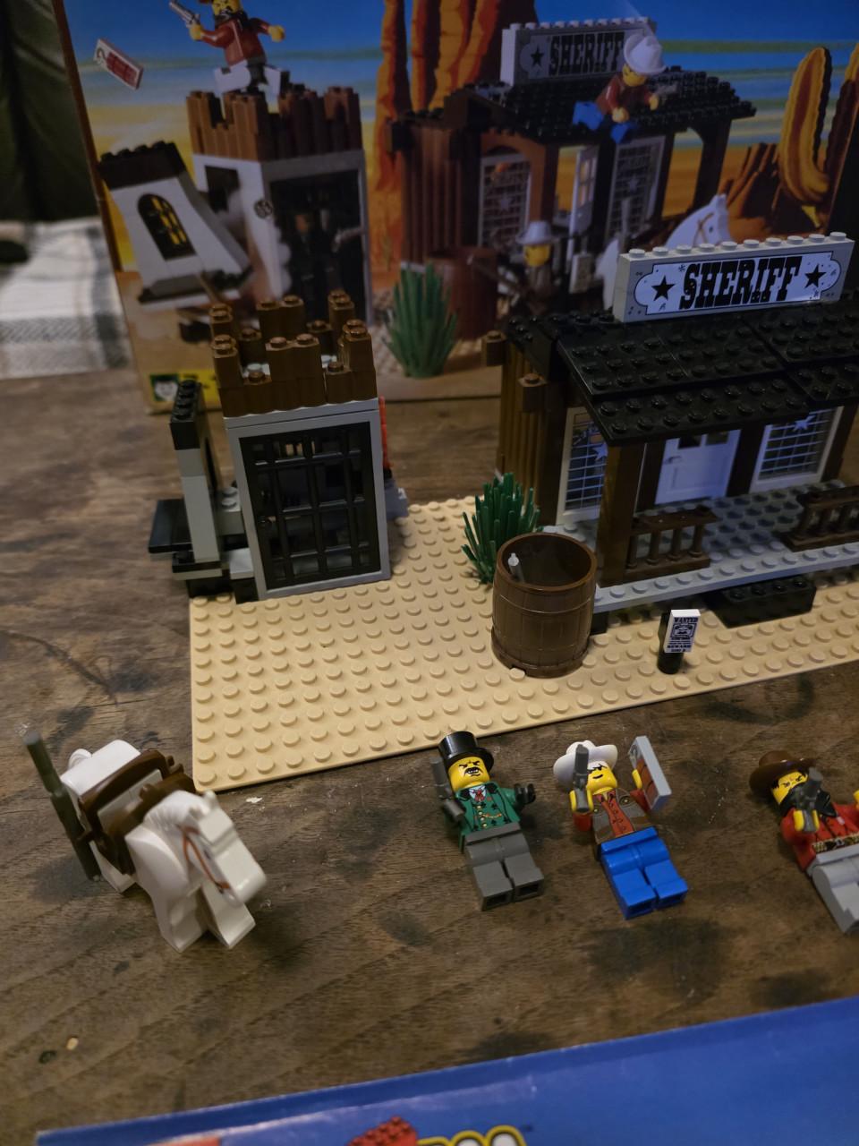 Lego cowboys  gold cyti  junction