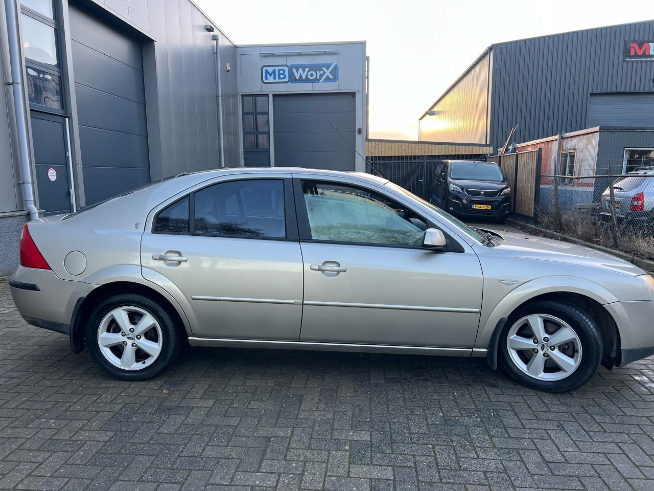 Ford Mondeo 2.0-16V Futura Automaat Jaar Apk