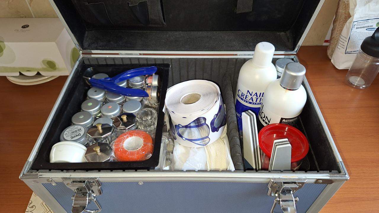 Gratis acrylnagels toebehoren en koffer