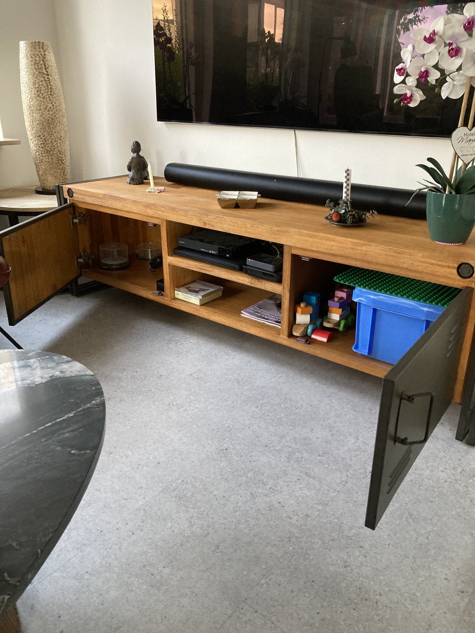 Nieuw: TV-kast