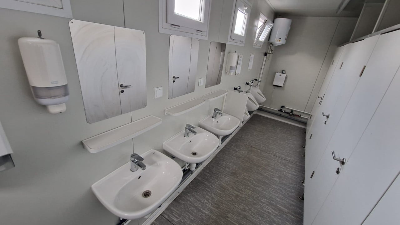 Verkleedruimte / sanitairunit / toiletunit / kantoorunit
