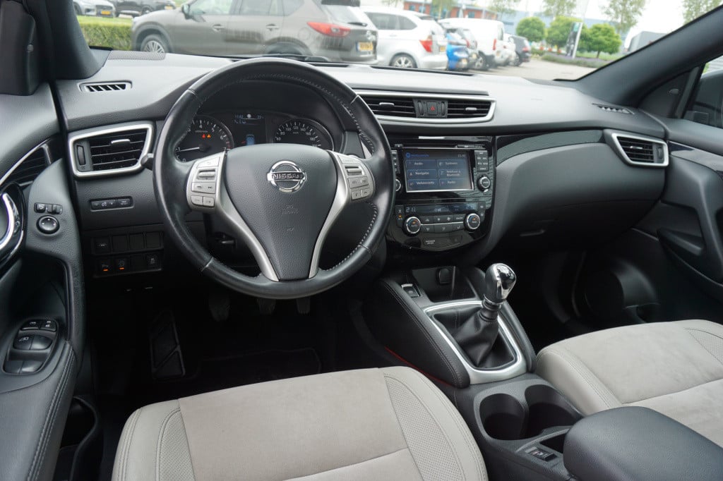 Nissan Qashqai 1.2 tekna climate / navi / camera / pano. / cruise / trekhaa