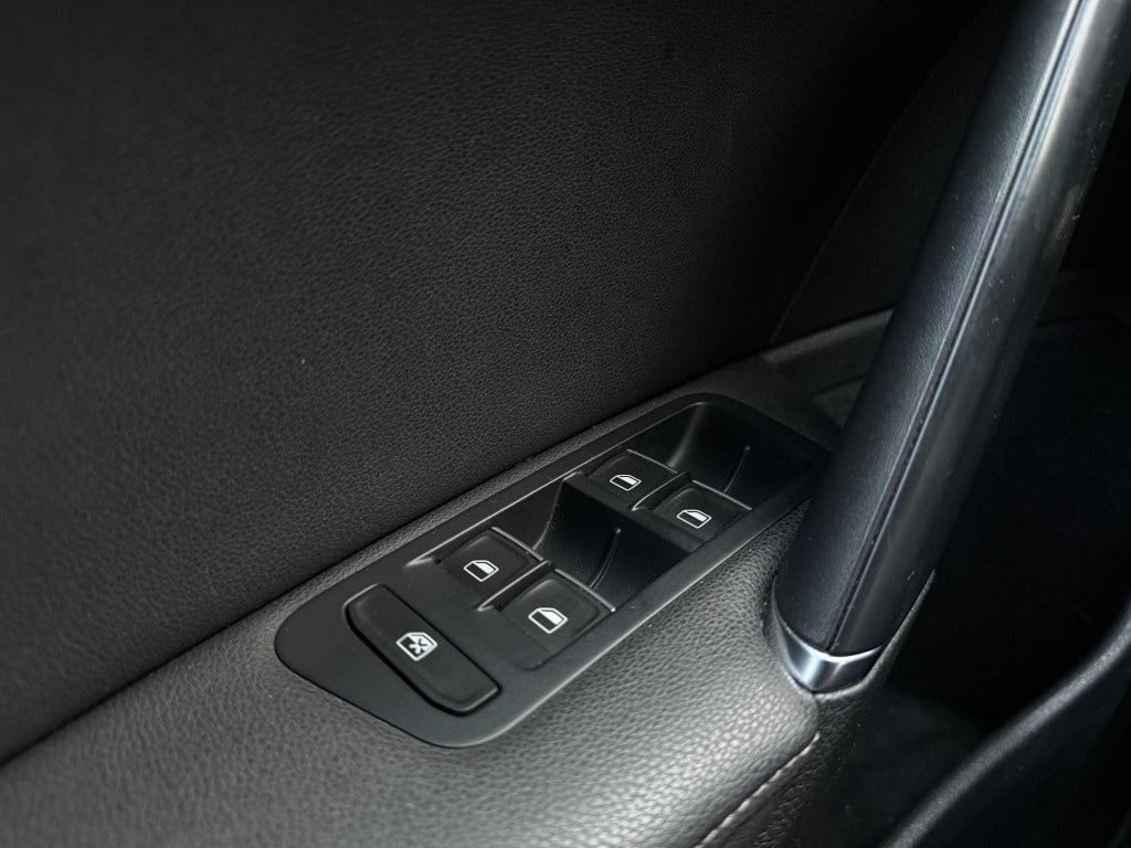Volkswagen Golf 1.4 tsi highline // goed uitgeruste automaat //