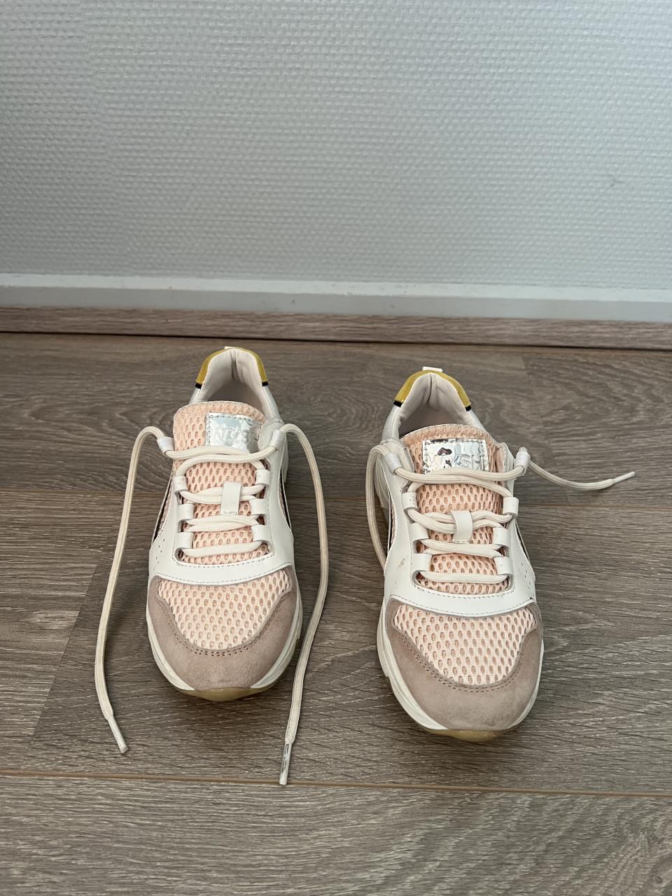 Wysh meisjessneakers maat 33 z.g.a.n.