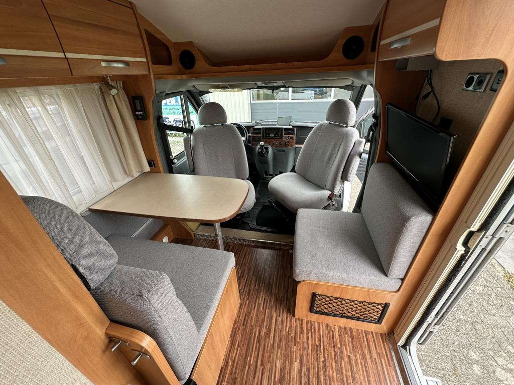 Hymer Onbekend hv 562 compacte hymer van | half-integraal met lengtebedden 