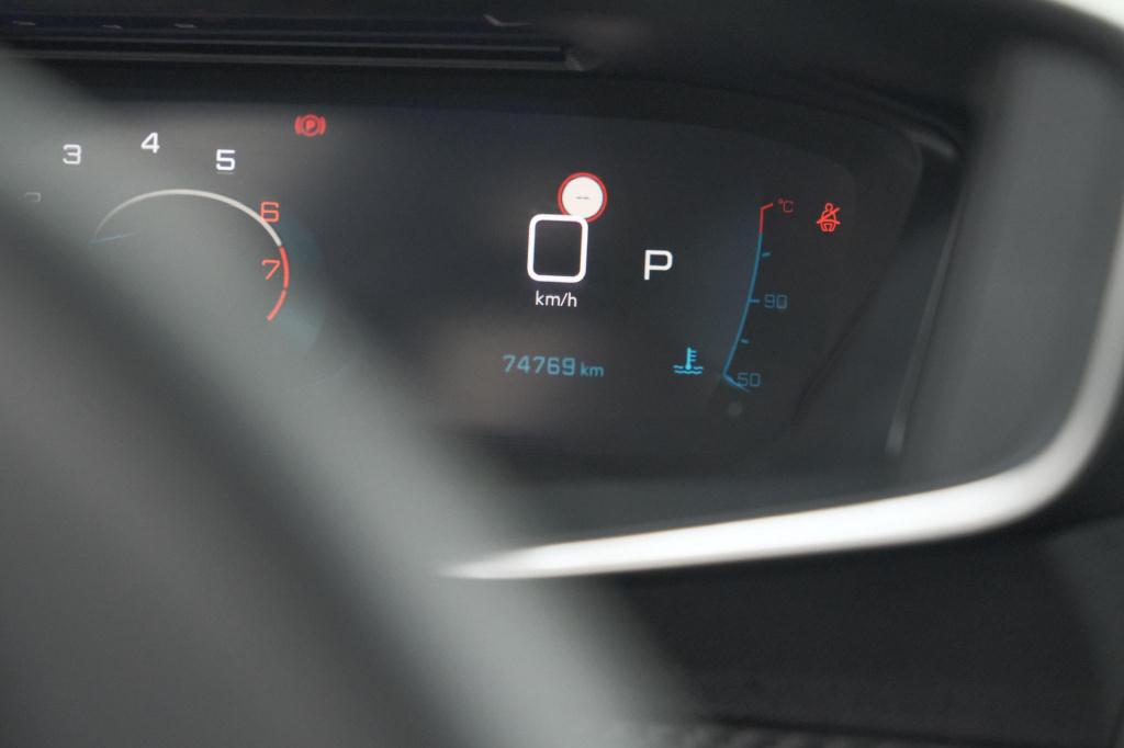 Peugeot 2008 puretech 130 eat8 allure pack | camera | apple carplay | parke