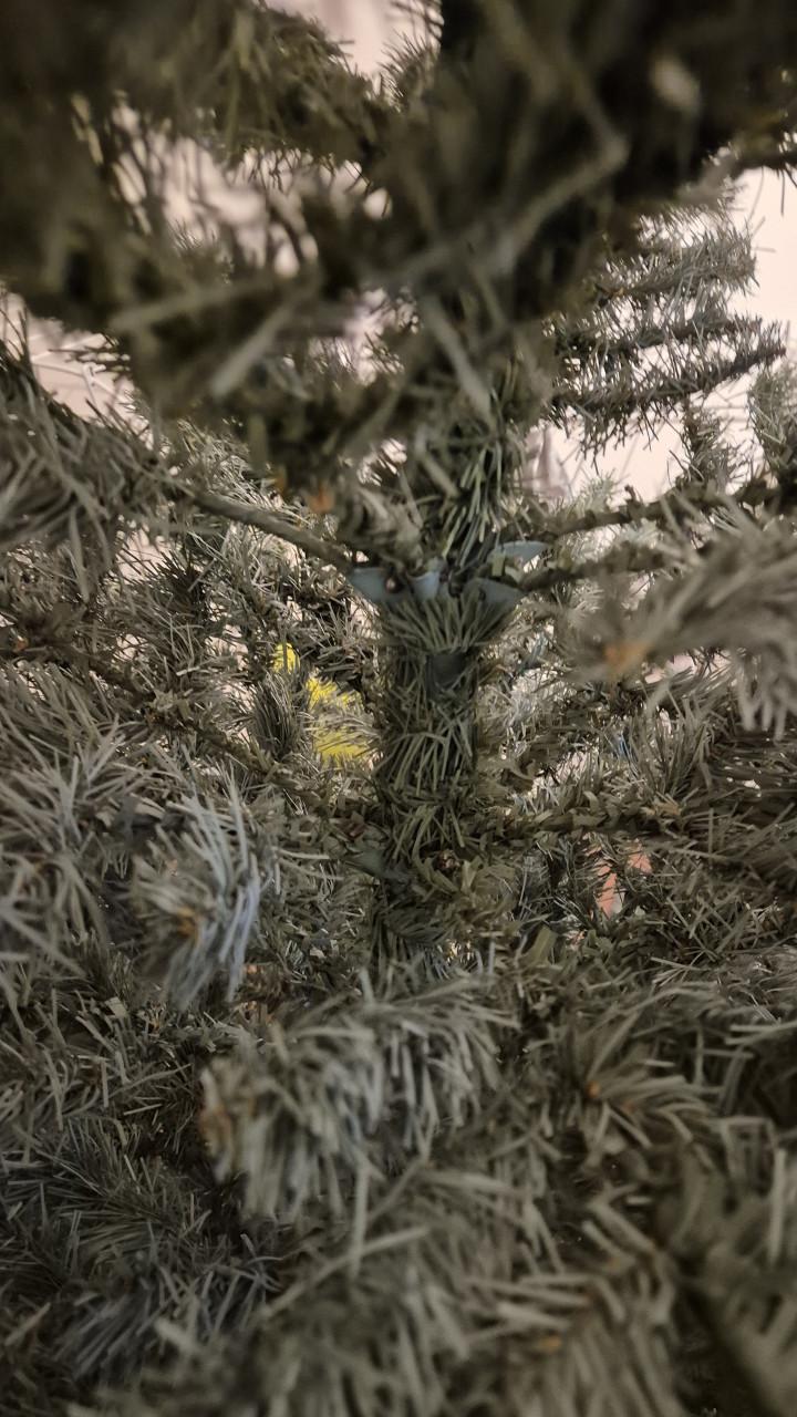 Mooie kunstkerstboom (zilverspar)