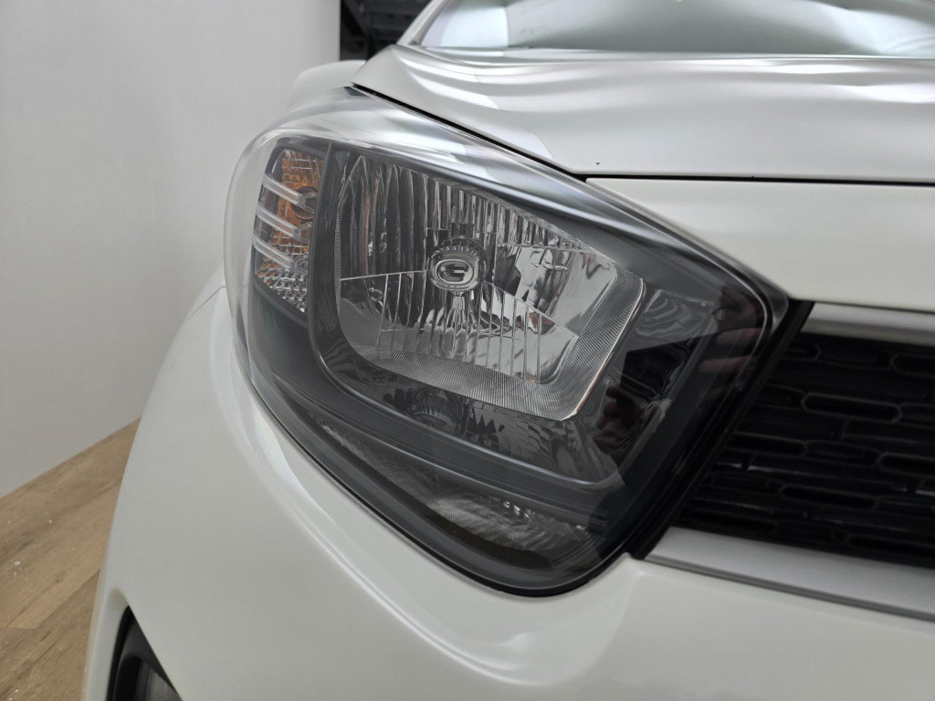 Kia Picanto occasion dealer auto met sportvelgen en bluetooth audio | tweed