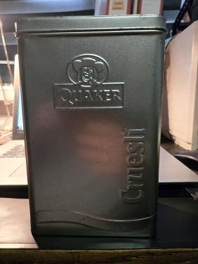 Vintage zilverkleurige Quaker Cruesli voorraadbus van metaal,