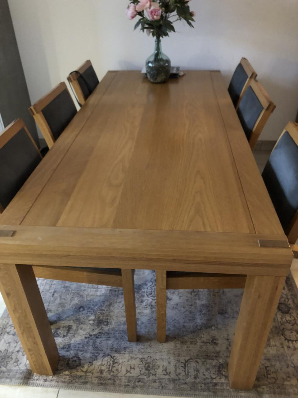 Mooie 2/3 pers bank en kasten tafels stoelen